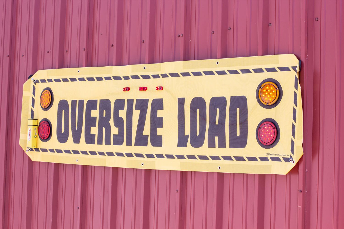 TMBN8SXR – 8' WIRELESS LIGHTED OVERSIZE LOAD BANNER